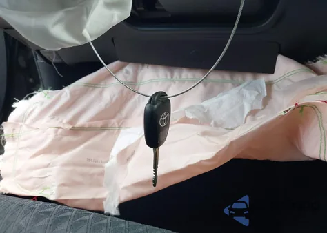 2014 Toyota Camry Se z USA, uszkodzony, nr VIN 4T1BF1FK2EU857891